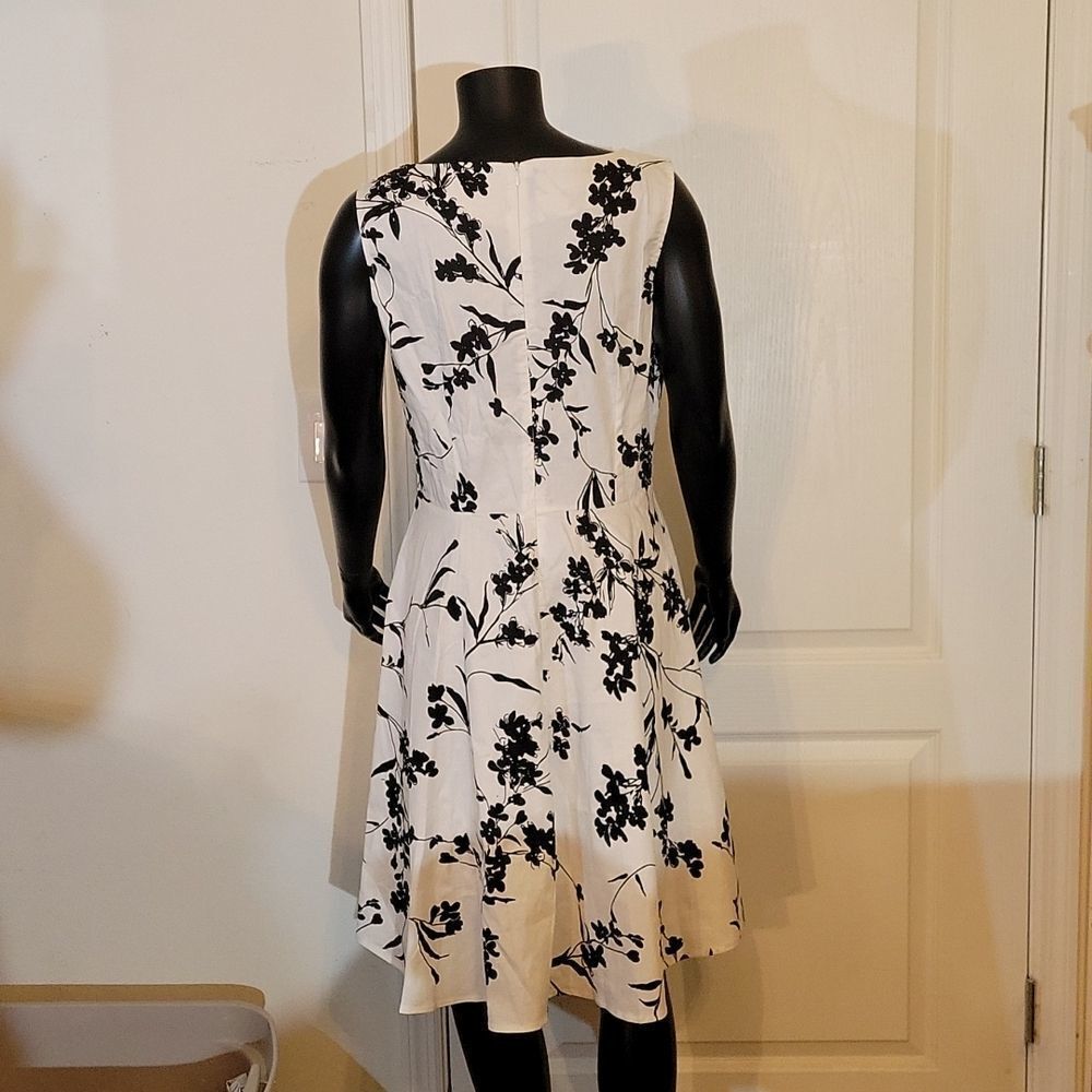 BRAND NEW BLACK/WHITE SLEEVELESS DRESS - Picture 8 of 16